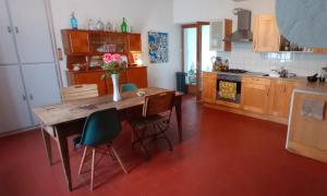 Foto dalla galleria di Artist's House and Studio a Beaubery