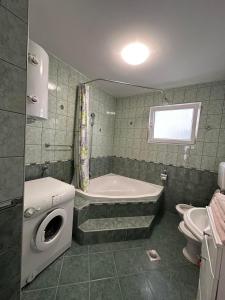 Gambar di galeri bagi White house di Bihać