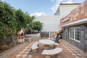 Balkoni atau teres di Surf-Point House - 3 min walking to the Beach +26 gambar