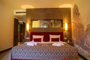 Letto o letti in una camera di Schlosshotel Kitzbühel A-ROSA Collection