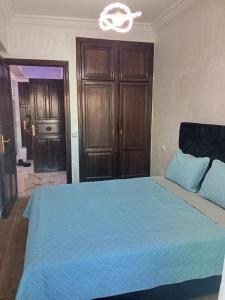 Ένα ή περισσότερα κρεβάτια σε δωμάτιο στο Studio meublé