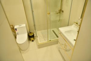 Koupelna v ubytování QUT Hotel