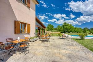 Bazén v ubytování Grad Inn Apartments & Resort nebo v jeho okolí