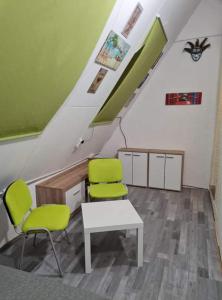 A seating area at Centro Apartman