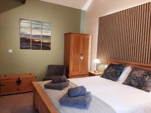 Ένα ή περισσότερα κρεβάτια σε δωμάτιο στο Hemmel Cottage