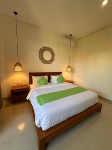 NEW Villa Indah Seminyak 3BR Private Pool客房内的一张或多张床位