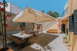 Uma varanda ou outra área externa em Zacosta Villa Hotel
