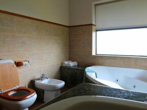 Baðherbergi á Peaceful Zimbali Escape with Pool, Deck & Views