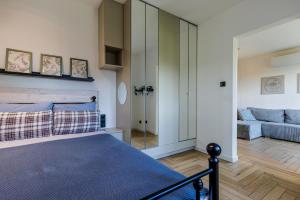 Ein Bett oder Betten in einem Zimmer der Unterkunft Solo na wyspie, blisko morza Sobieszewo