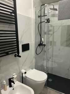 Bilik mandi di Oasi urbana +18 gambar