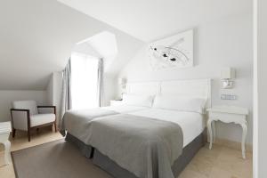 Postel nebo postele na pokoji v ubytování Gran Hotel Suances