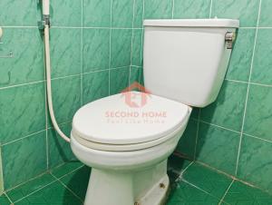Kupaonica u objektu Large 3BR Rasuna Apt with Pool, Gym, WiFi by 2ndHome