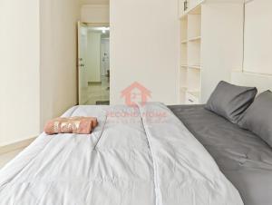 Krevet ili kreveti u jedinici u objektu Large 3BR Rasuna Apt with Pool, Gym, WiFi by 2ndHome