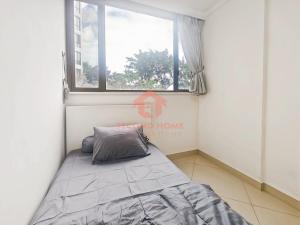 Krevet ili kreveti u jedinici u objektu Large 3BR Rasuna Apt with Pool, Gym, WiFi by 2ndHome