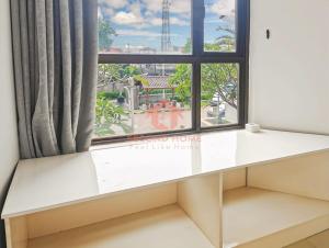 Balkon ili terasa u objektu Large 3BR Rasuna Apt with Pool, Gym, WiFi by 2ndHome
