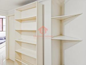 Krevet ili kreveti u jedinici u objektu Large 3BR Rasuna Apt with Pool, Gym, WiFi by 2ndHome