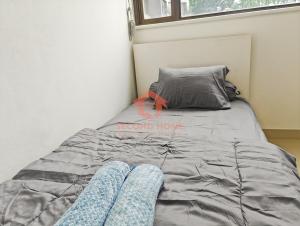 Krevet ili kreveti u jedinici u objektu Large 3BR Rasuna Apt with Pool, Gym, WiFi by 2ndHome