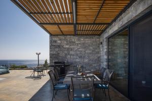 A balcony or terrace at Seafront elegant villas, with infinity pools & devine views!
