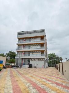 a large white building with a lot of windows at Ranthambhore Grand Mahal in Sawāi Mādhopur