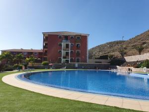 The swimming pool at or close to Luminoso y Elegante, piscinas y pistas de pádel