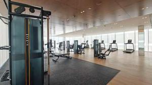 O centro de fitness e/ou as comodidades de fitness de Spacious Apartment for 4 in JVC