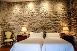 Cama o camas de una habitación en Hotel Rural Nobles de Navarra