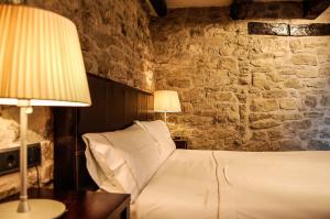 Cama o camas de una habitación en Hotel Rural Nobles de Navarra
