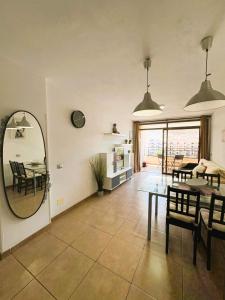 Imagine din galeria proprietății SkyLine Suites - Los Cristianos în El Guincho