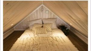 Postel nebo postele na pokoji v ubytování Mazury Resort-bon turystyczny,nowoczesna stodoła 10 m od jeziora,ogrzewanie,wifi