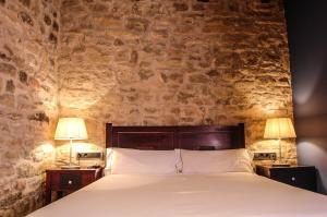 Cama o camas de una habitación en Hotel Rural Nobles de Navarra