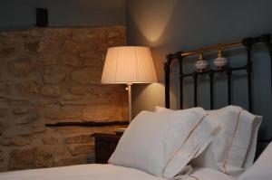 Cama o camas de una habitación en Hotel Rural Nobles de Navarra