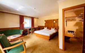 Postel nebo postele na pokoji v ubytování Steinbach-Hotel