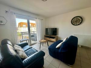 Televízia a/alebo spoločenská miestnosť v ubytovaní Appartement spacieux avec balcon - à 50m de la plage
