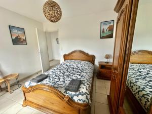 Posteľ alebo postele v izbe v ubytovaní Appartement spacieux avec balcon - à 50m de la plage
