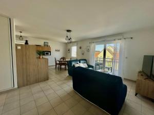 Kuchyňa alebo kuchynka v ubytovaní Appartement spacieux avec balcon - à 50m de la plage