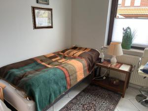 Postel nebo postele na pokoji v ubytování Monteurzimmer + 2 fotografie