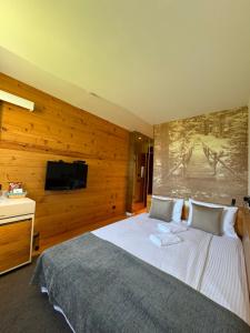 Rúm í herbergi á Hotel Žabljak