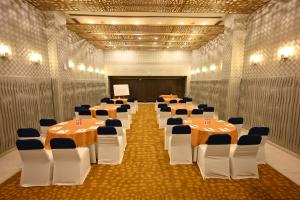 A área empresarial e/ ou a sala de conferências de The Theme, Jaipur
