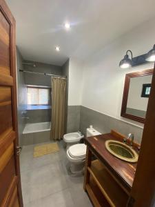 a bathroom with a toilet and a sink at Casa Pez Loft in Paraná