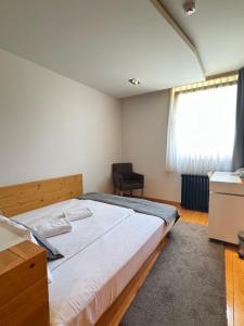 Rúm í herbergi á Hotel Žabljak