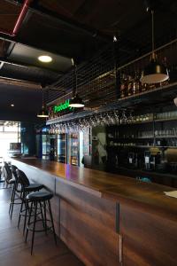 a bar with a wooden counter and some bar stools at Kerpe Askoroz Otel in Kandıra