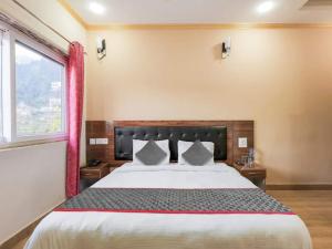 Letto o letti in una camera di The Mountain Lodge Manali !! Scenic Mountain View ! Parking ! Restaurant ! Tasty Food ! Preferred Property