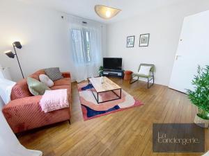 Μια τηλεόραση ή/και κέντρο ψυχαγωγίας στο L'Appart à la Porte Bleue-PoitiersGare-La Conciergerie +3 φωτογραφίες