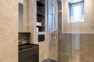 a bathroom with a sink and a shower at Villa Le Domaine Endila in Munster