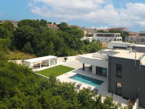an aerial view of a house with a swimming pool at Villa Laura in Ližnjan