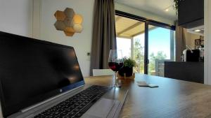 TV a/nebo společenská místnost v ubytování Glamping Tuscany - Podere Cortesi