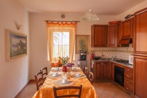 a kitchen with a table and chairs and a kitchen with a tableablish at B&B Centro Ippico Andrea in Porto Recanati