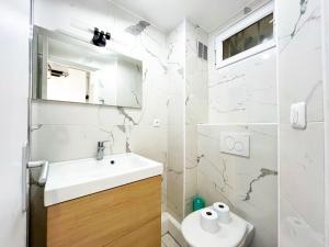 Łazienka w obiekcie 143 - Urban Charming Flat in Center of Paris