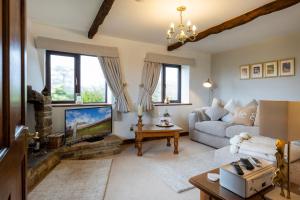 Et tv og/eller underholdning på Romantic Cottage Haworth