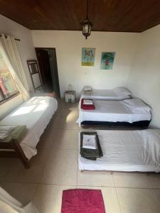 圣罗克迪米纳斯A Canastra Casa e Chalés的一间有两张床的房间